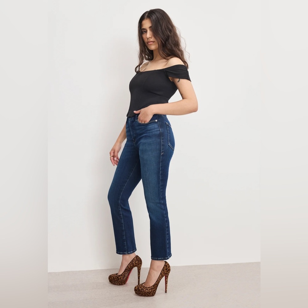 Good American - soft tech Size 8 DOLLY JOLEANS PETITE STRAIGHT JEANS